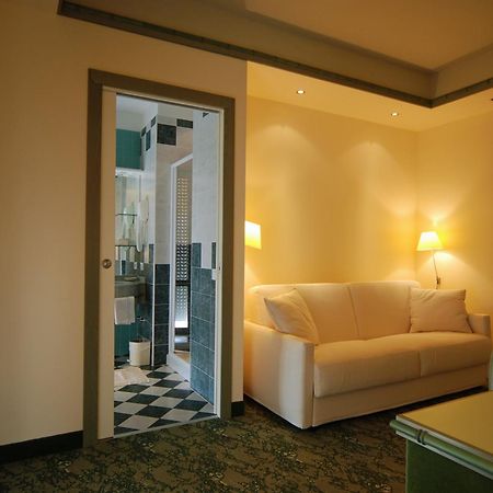 Hotel Montecarlo 리도 디 예솔로 외부 사진