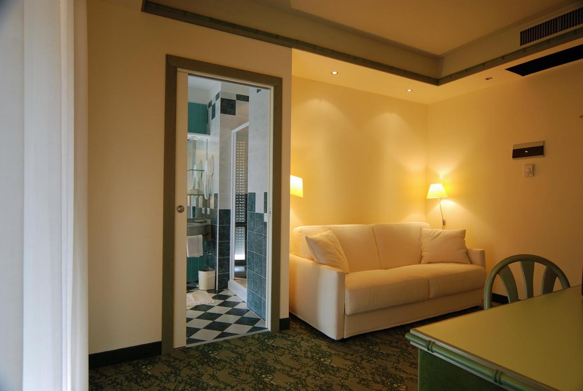 Hotel Montecarlo 리도 디 예솔로 외부 사진